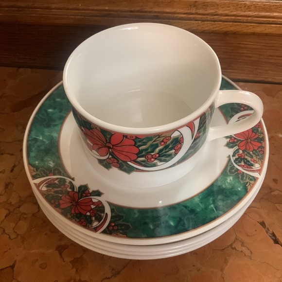 Vintage Gibson Everyday Christmas Cup & Saucer set of 4 Marble Holly - Picture 3 of 6
